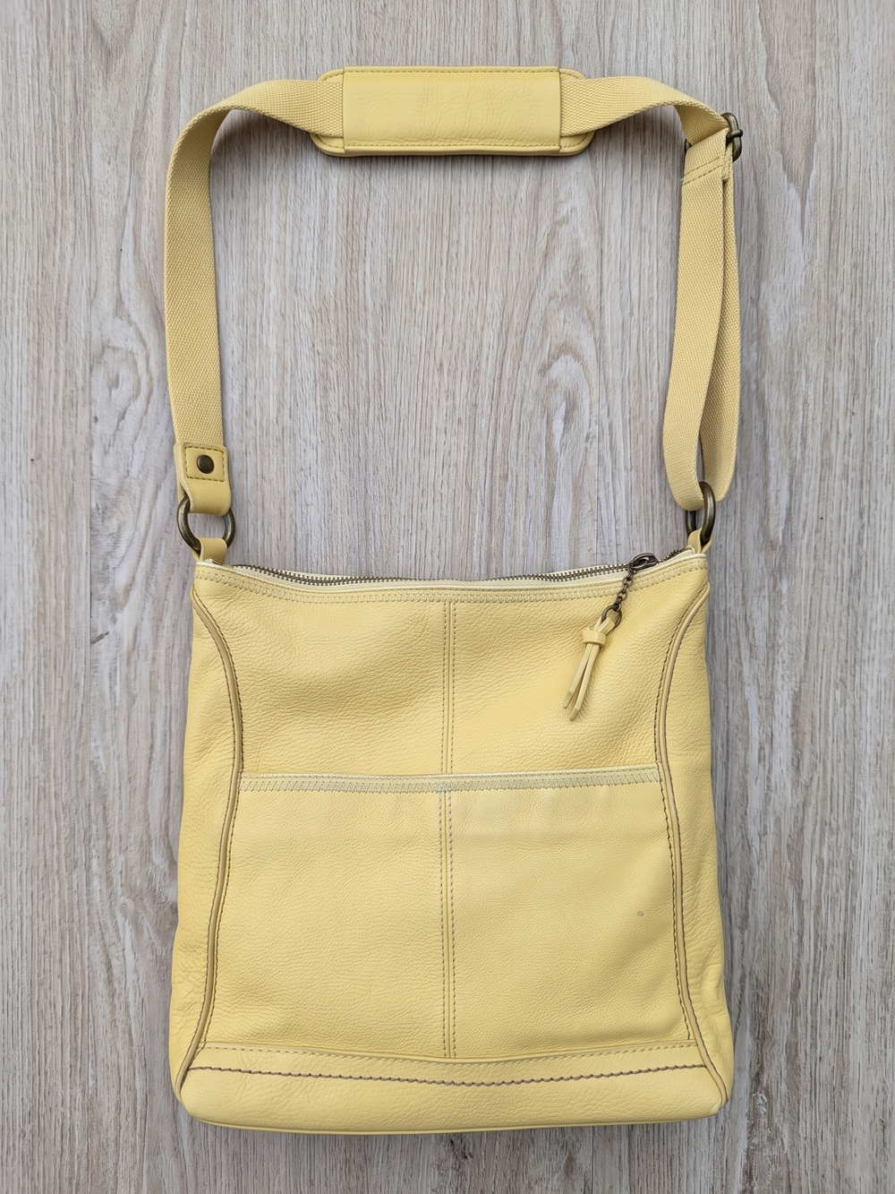 The Sak Leather Crossbody Boho Casual Granola Girl Travel Messenger Bag